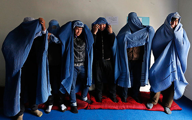 POTDmeninburqas3222056b